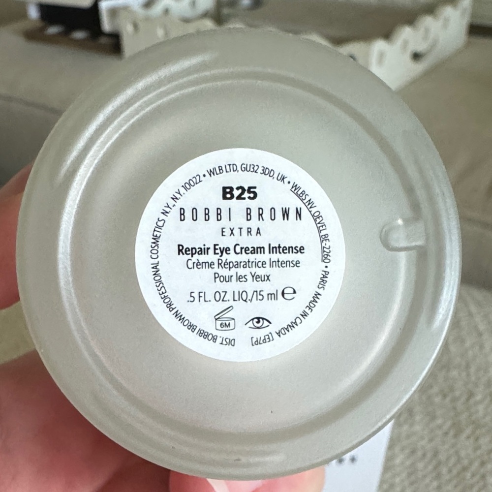 Bobbi Brown Extra Repair Eye Cream with Silver Lid - Picture 5 of 6